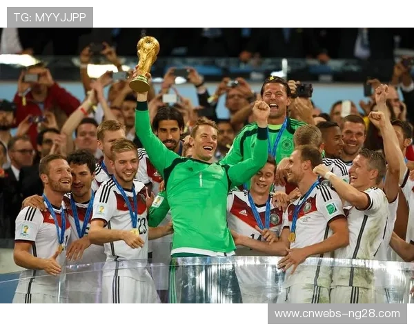 门将诺伊尔、库尔图瓦屡献神扑，老将仍主导欧冠