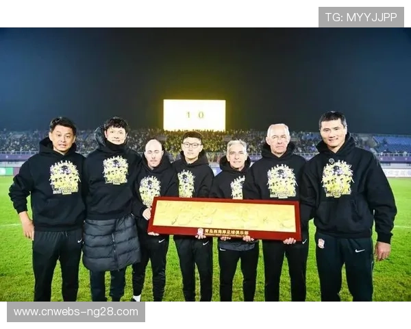 青岛西海岸为邵佳一举办送别仪式,致敬新任国足主帅 青岛西海岸为邵佳一举办送别仪式,致敬新任国足主帅